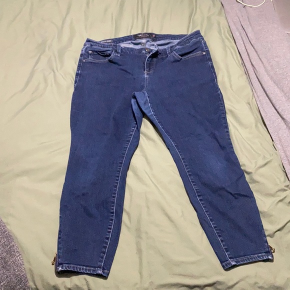 Cute plus size zipper jeans! - Picture 1 of 4
